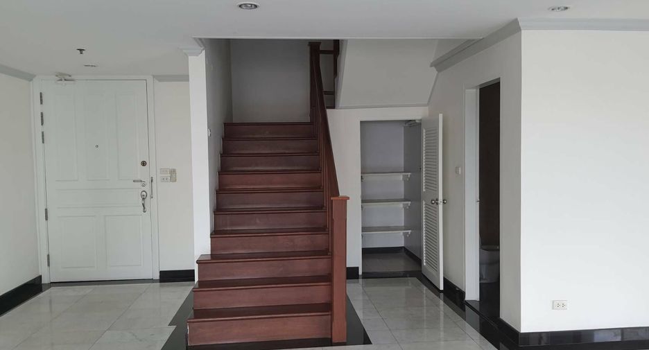 Wohnung zur Miete mit 3 Zimmer in Khlong Toei, Bangkok