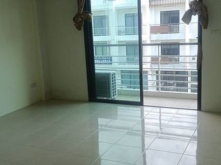 Reihenhaus zum Kauf mit 4 Zimmer in Si Racha, Chonburi