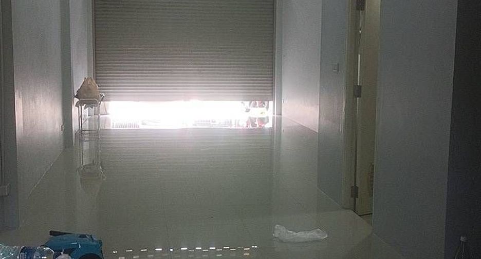 À vendre 4 chambres maison de ville à Si Racha, Chonburi