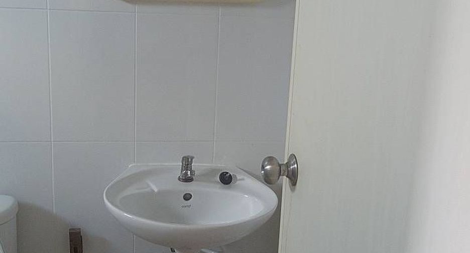 À vendre 4 chambres maison de ville à Si Racha, Chonburi
