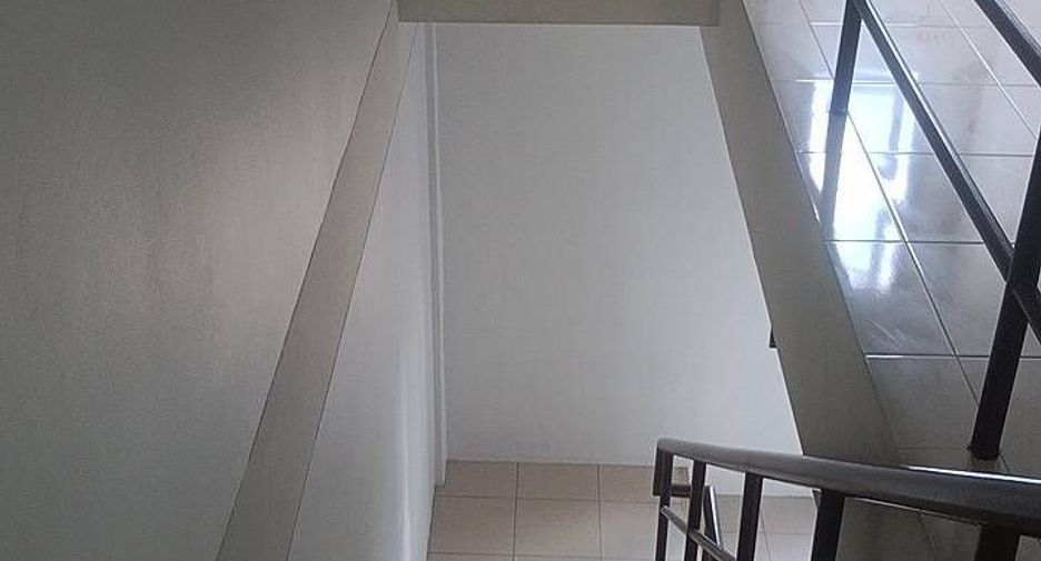 À vendre 4 chambres maison de ville à Si Racha, Chonburi