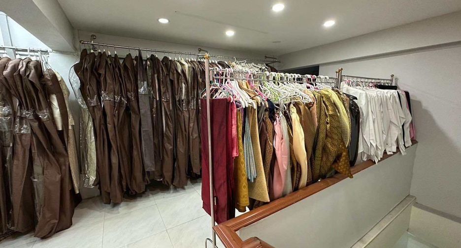 For sale 4 bedrooms retail Space in Bang Bo, Samut Prakan