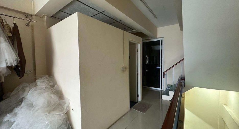 For sale 4 bedrooms retail Space in Bang Bo, Samut Prakan