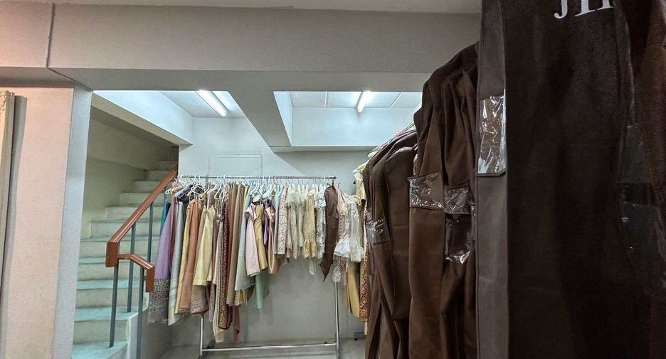 For sale 4 bedrooms retail Space in Bang Bo, Samut Prakan