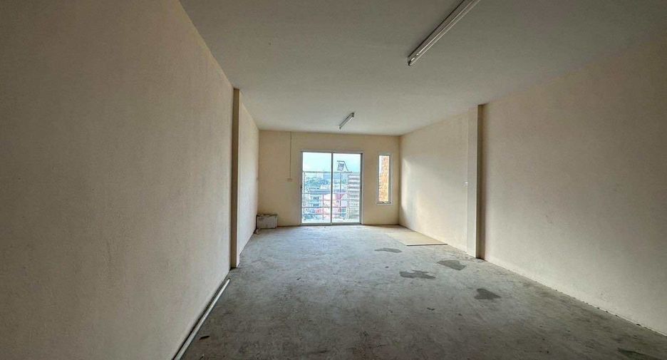 For sale 4 bedrooms retail Space in Bang Bo, Samut Prakan