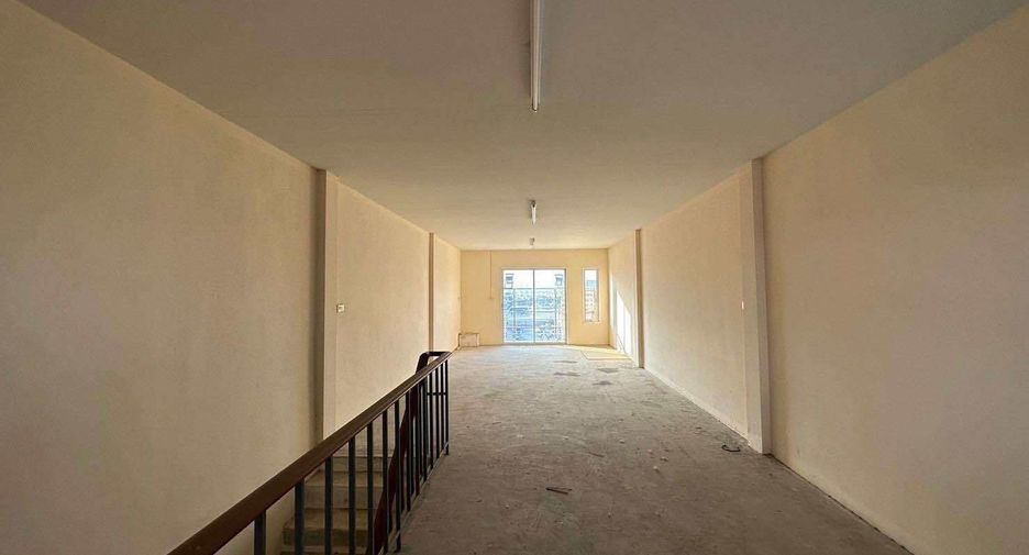 For sale 4 bedrooms retail Space in Bang Bo, Samut Prakan