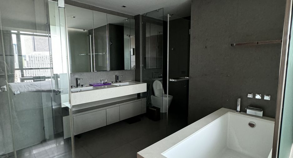 For rent 3 ベッドルーム condo in Sathon, Bangkok
