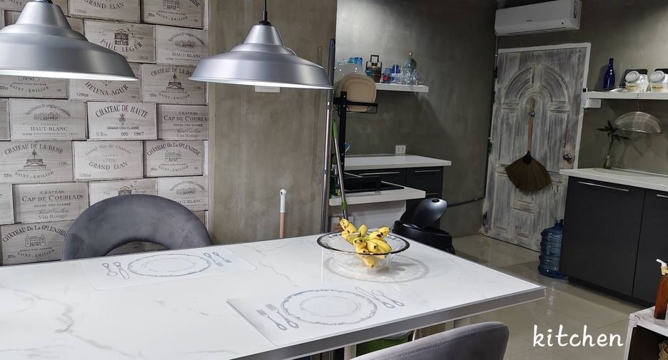 For sale 3 bedrooms condo in Watthana, Bangkok
