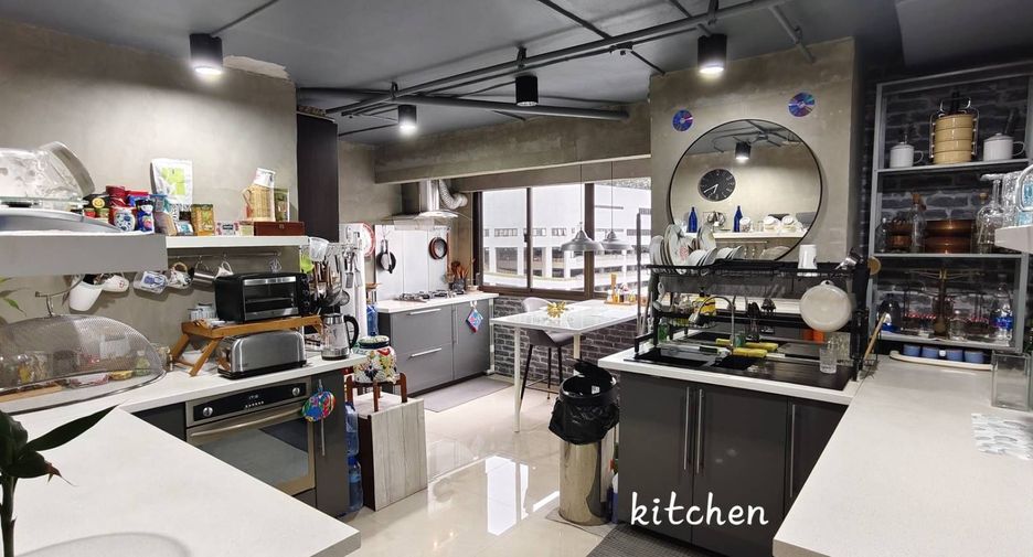 For sale 3 bedrooms condo in Watthana, Bangkok