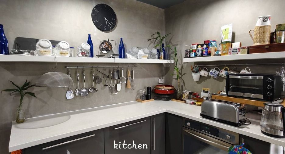 For sale 3 bedrooms condo in Watthana, Bangkok