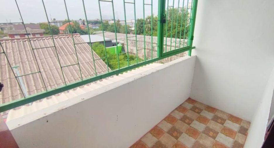 Casa adosada en venta de 4 habitaciones en Nong Khaem, Bangkok