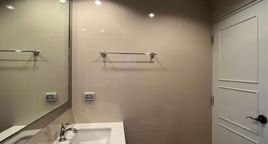 For rent 2 bedrooms condo in Ratchathewi, Bangkok