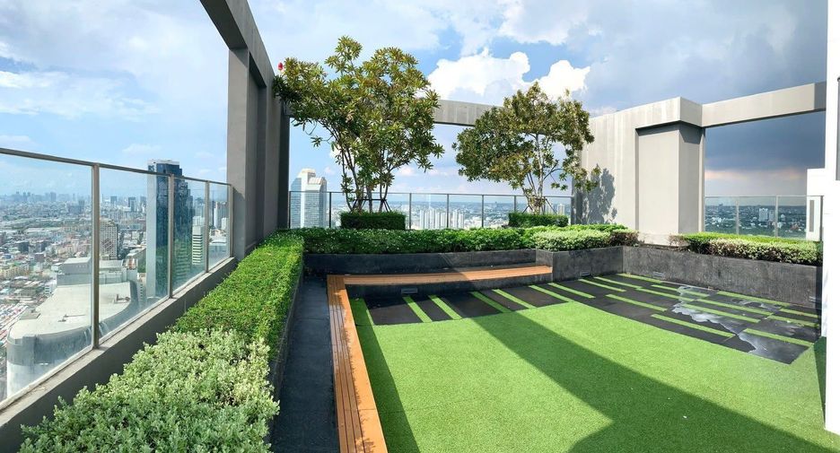 For rent 2 bedrooms condo in Huai Khwang, Bangkok