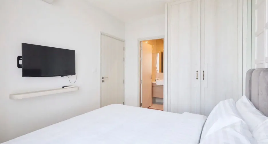 For rent 2 bedrooms condo in Huai Khwang, Bangkok