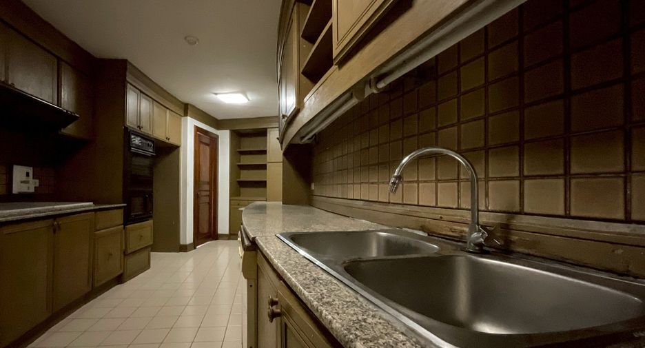 For sale 3 bedrooms condo in Sathon, Bangkok