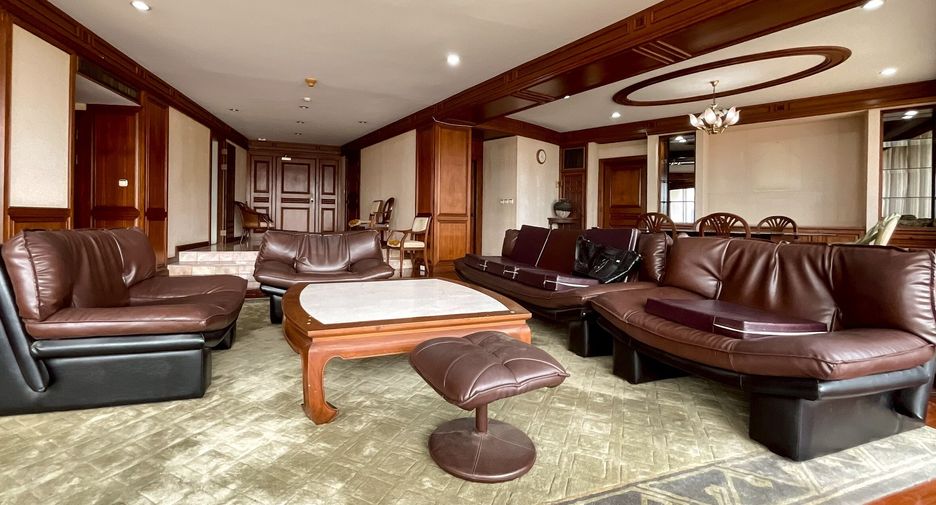 For sale 3 bedrooms condo in Sathon, Bangkok