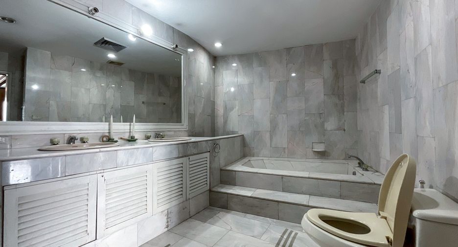 For sale 3 bedrooms condo in Sathon, Bangkok