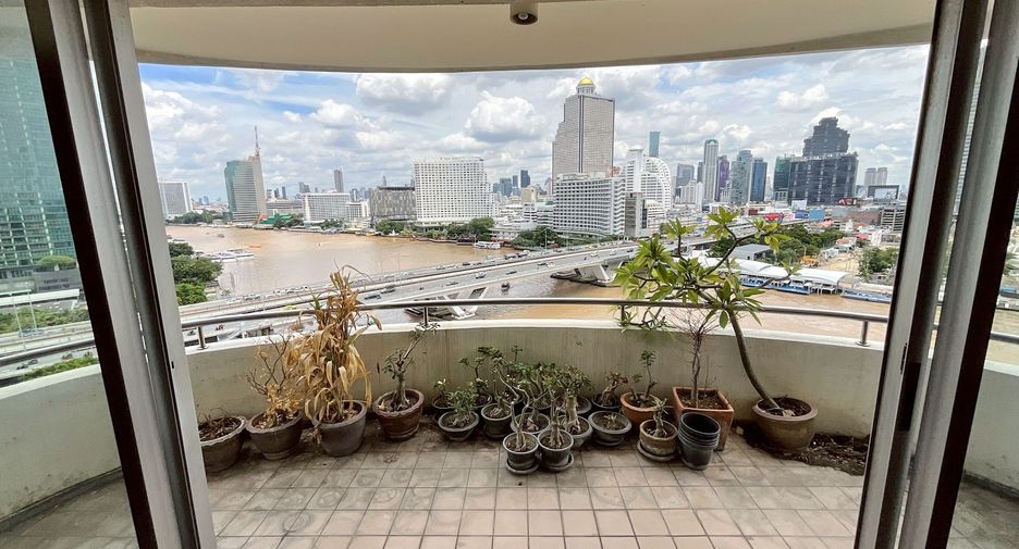 For sale 3 bedrooms condo in Sathon, Bangkok