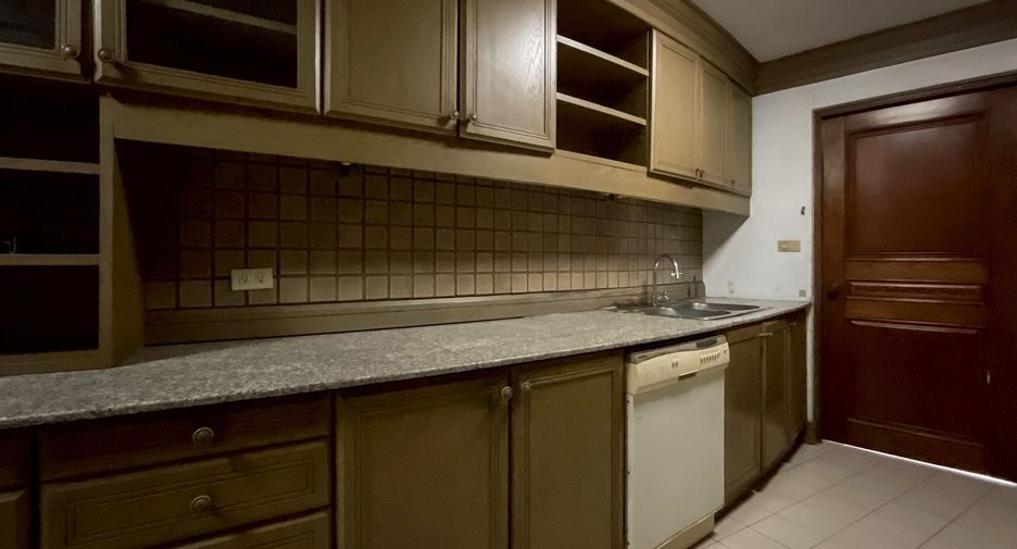 For sale 3 bedrooms condo in Sathon, Bangkok