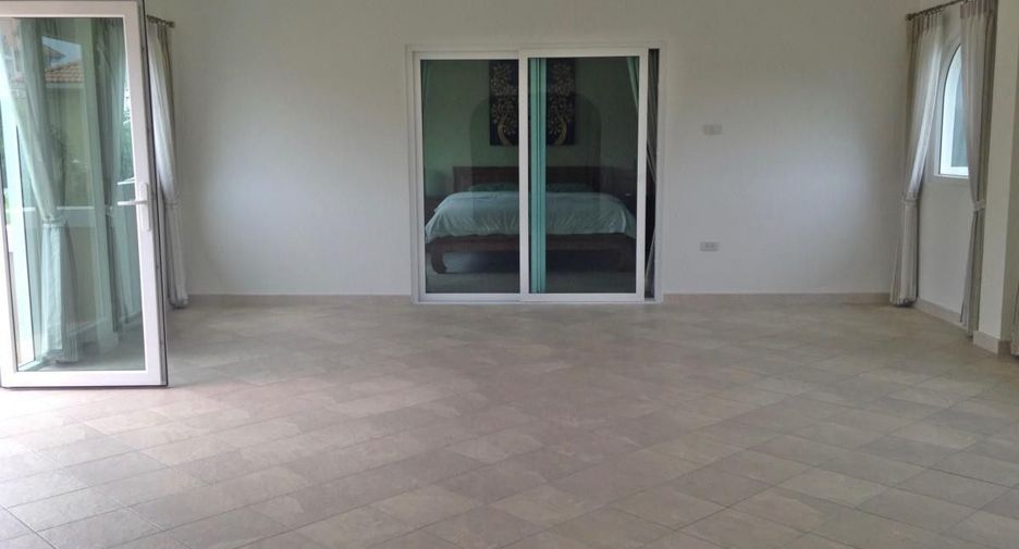 Villa en venta de 4 habitaciones en Bang Lamung, Chonburi