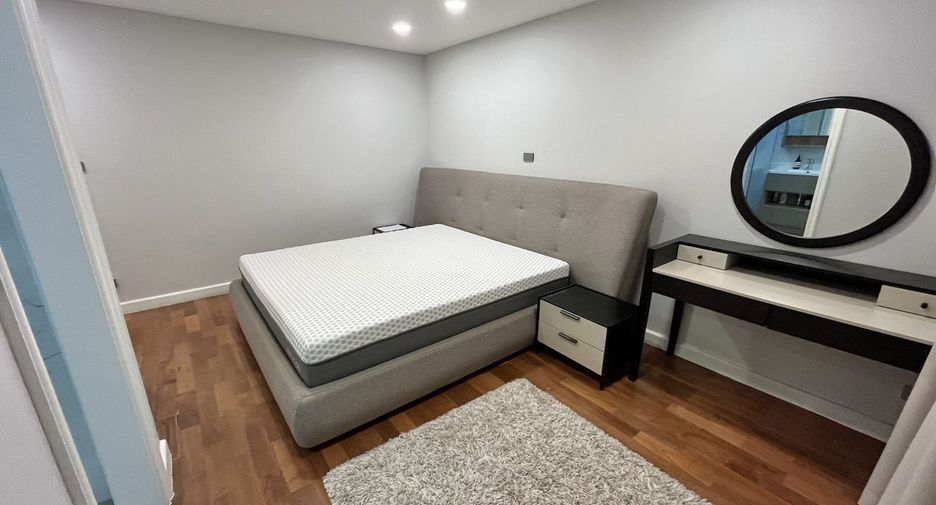 For sale 2 bedrooms condo in Watthana, Bangkok