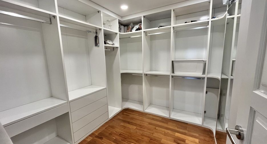 For sale 2 bedrooms condo in Watthana, Bangkok