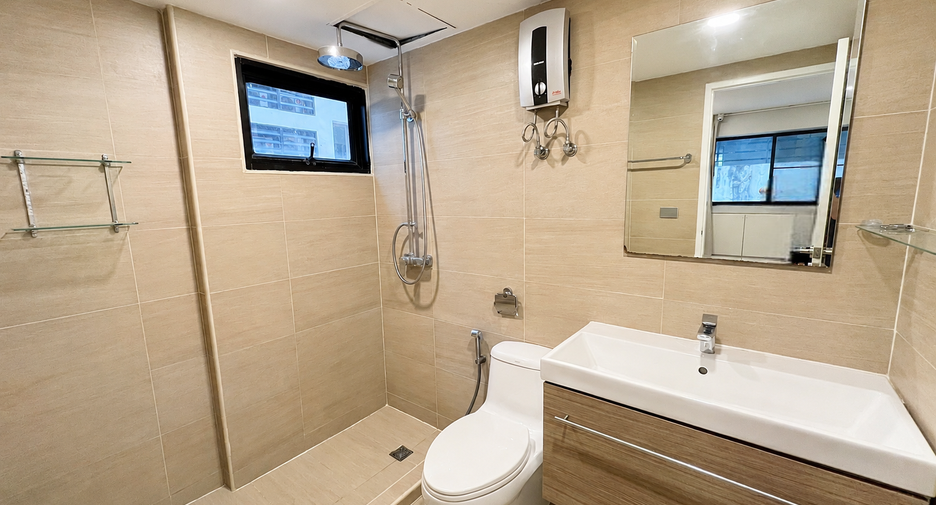 For sale 2 bedrooms condo in Watthana, Bangkok
