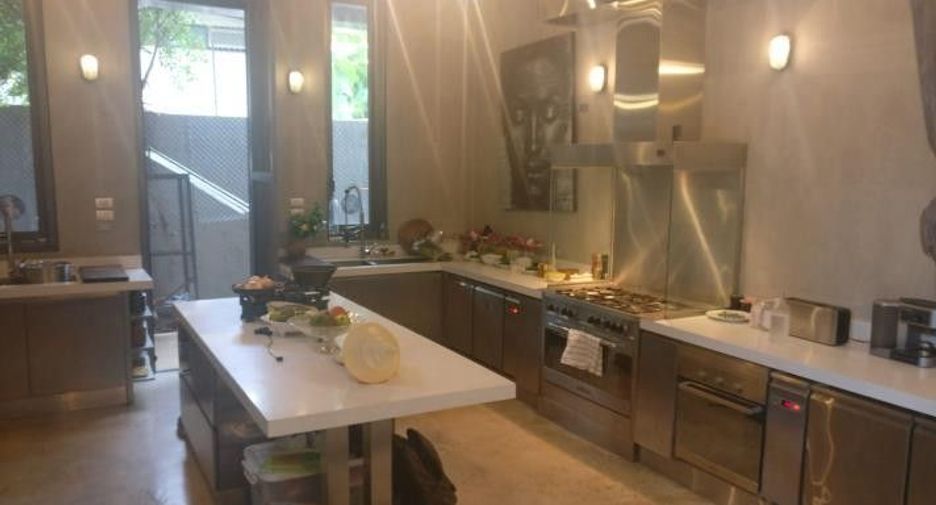 Villa en venta y en alquiler de 7 habitaciones en Watthana, Bangkok