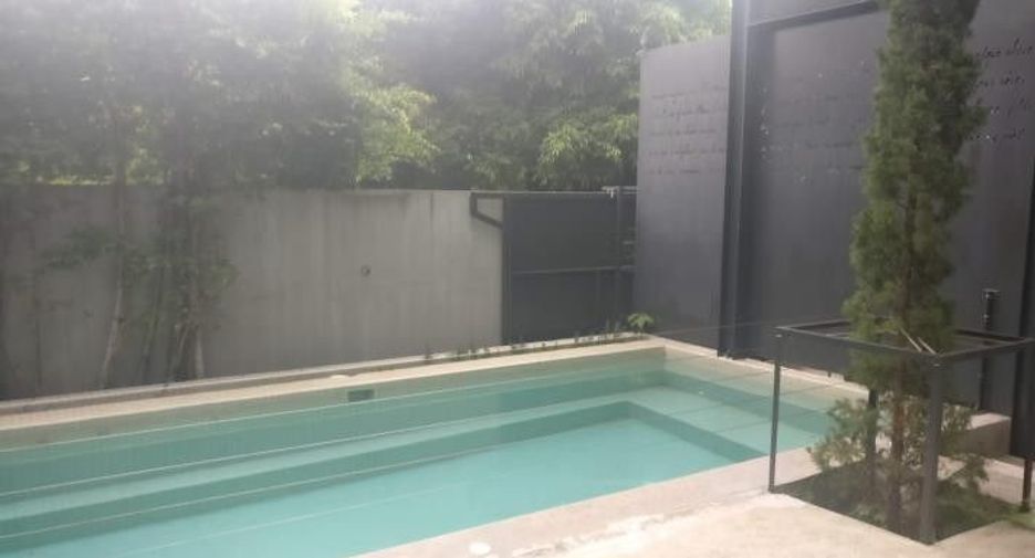 Villa en venta y en alquiler de 7 habitaciones en Watthana, Bangkok