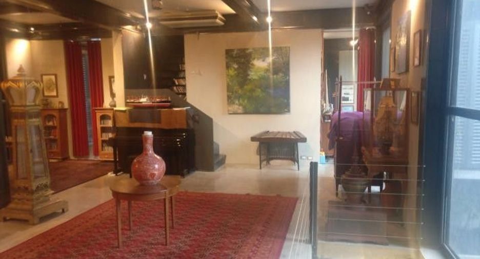 Villa en venta y en alquiler de 7 habitaciones en Watthana, Bangkok