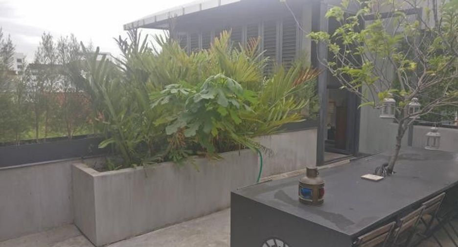 Villa en venta y en alquiler de 7 habitaciones en Watthana, Bangkok