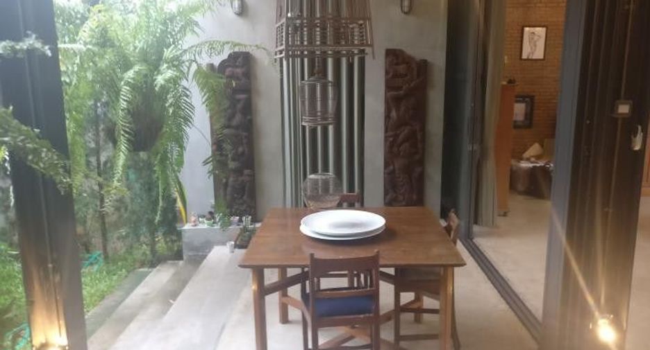 Villa en venta y en alquiler de 7 habitaciones en Watthana, Bangkok