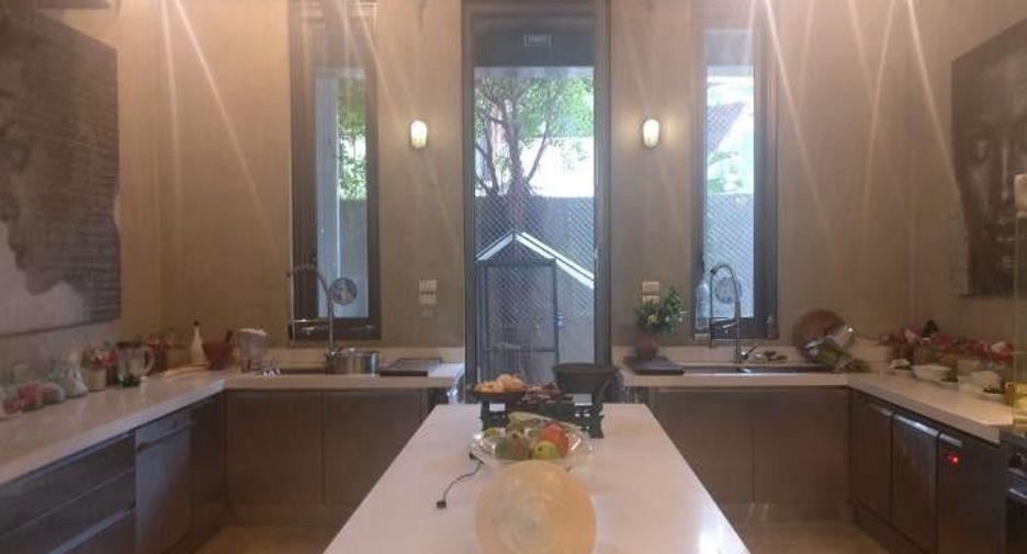 Villa en venta y en alquiler de 7 habitaciones en Watthana, Bangkok