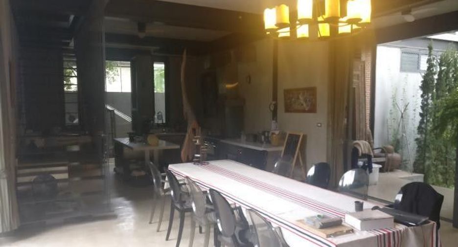 Villa en venta y en alquiler de 7 habitaciones en Watthana, Bangkok
