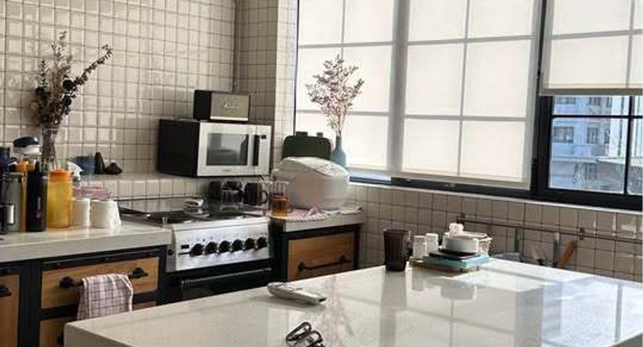 For sale 4 bedrooms townhouse in Yan Nawa, Bangkok