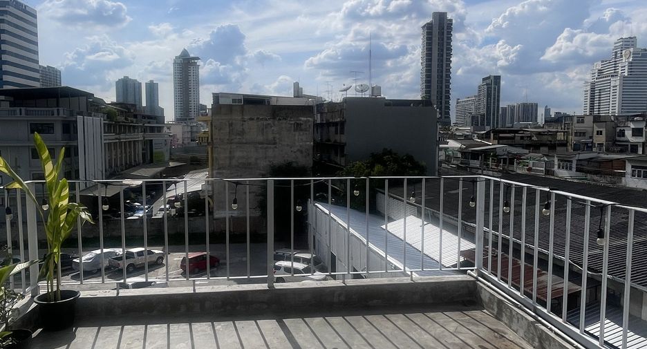 For sale 4 bedrooms townhouse in Yan Nawa, Bangkok