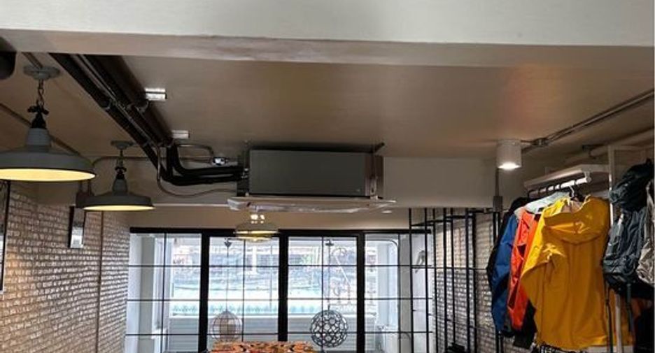For sale 4 bedrooms townhouse in Yan Nawa, Bangkok