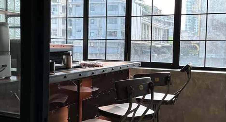 For sale 4 bedrooms townhouse in Yan Nawa, Bangkok