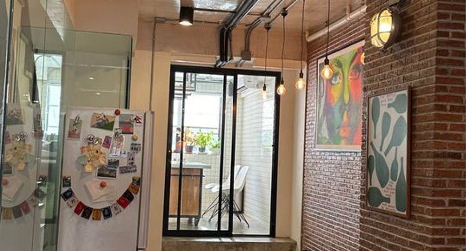 For sale 4 bedrooms townhouse in Yan Nawa, Bangkok