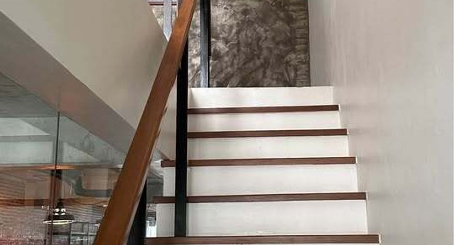 For sale 4 bedrooms townhouse in Yan Nawa, Bangkok