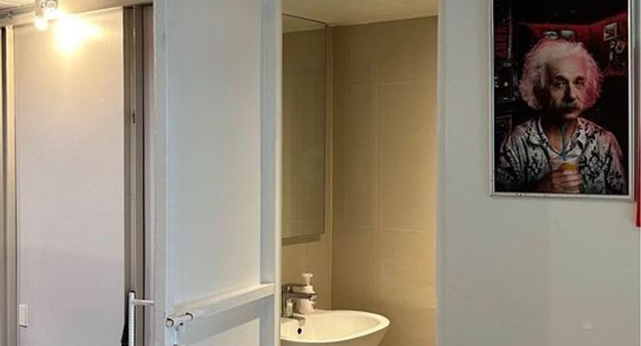 For sale 4 bedrooms townhouse in Yan Nawa, Bangkok