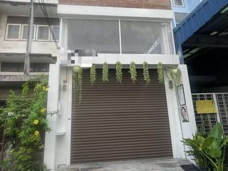 For sale 4 bedrooms townhouse in Yan Nawa, Bangkok