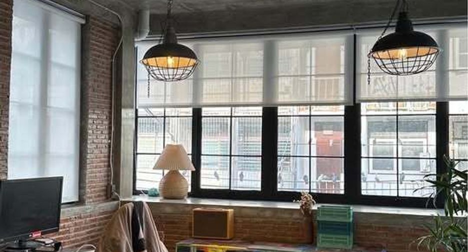 For sale 4 bedrooms townhouse in Yan Nawa, Bangkok