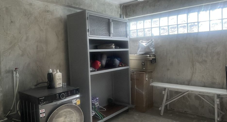 For sale 4 bedrooms townhouse in Yan Nawa, Bangkok