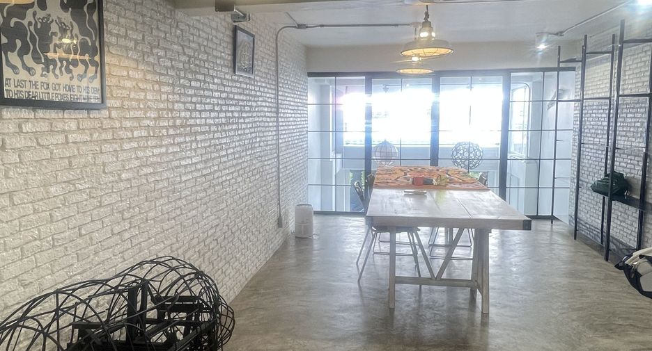 For sale 4 bedrooms townhouse in Yan Nawa, Bangkok