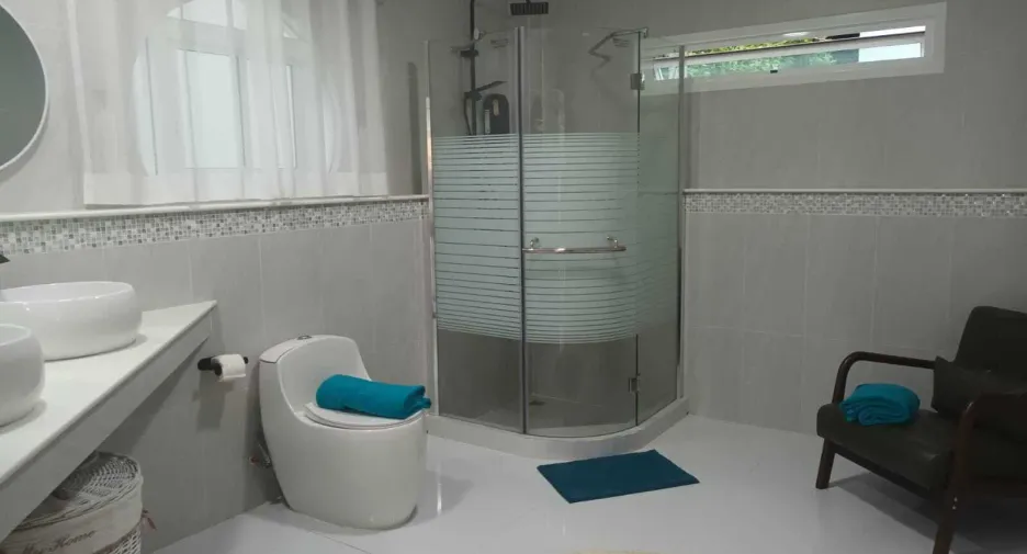 For sale 4 bedrooms villa in Mueang Phuket, Phuket