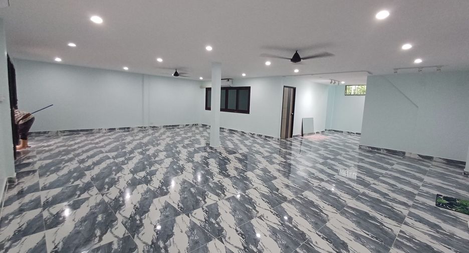 出租 6 卧室 独立屋 在 Phra Khanong, 曼谷