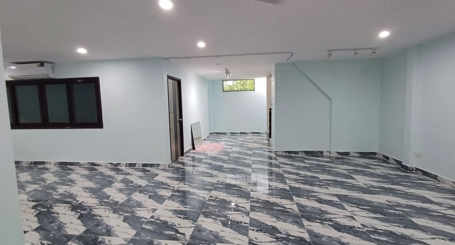 出租 6 卧室 独立屋 在 Phra Khanong, 曼谷