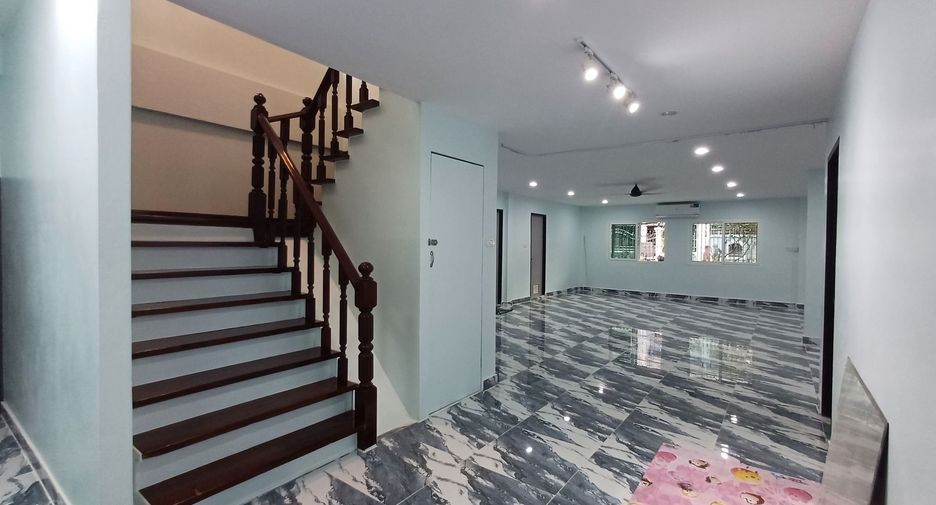 出租 6 卧室 独立屋 在 Phra Khanong, 曼谷