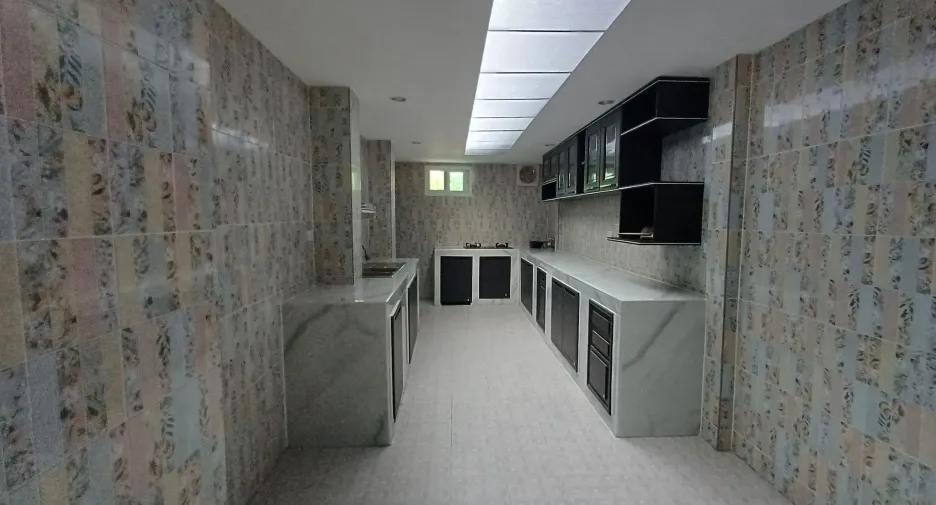 出租 6 卧室 独立屋 在 Phra Khanong, 曼谷